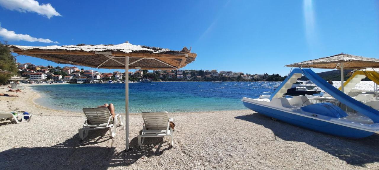Ana Bilota Apartment Seget Vranjica