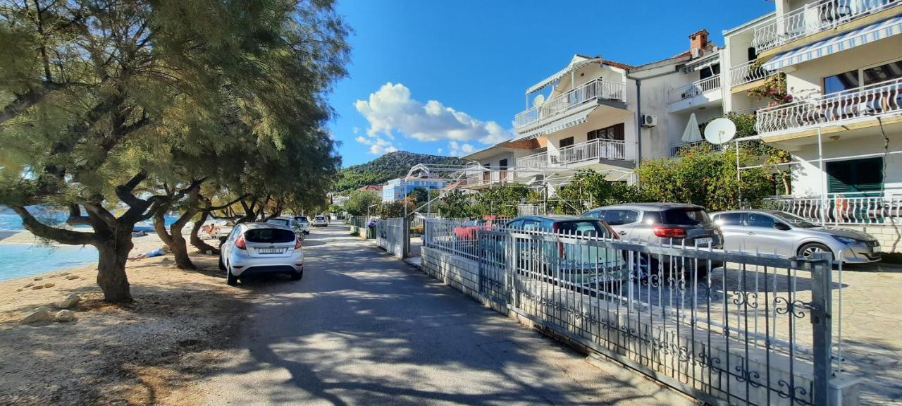 Apartment Ana Bilota Seget Vranjica
