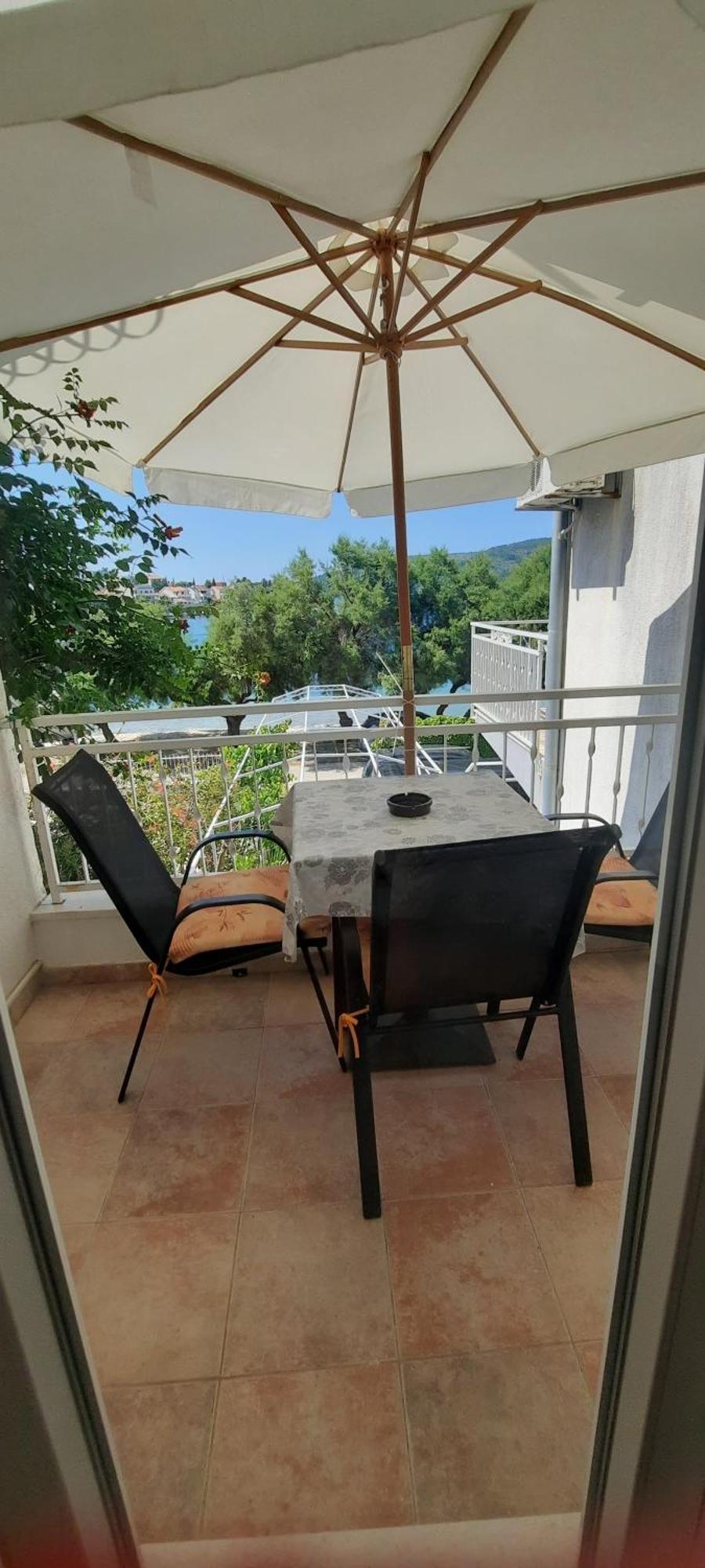 Apartment Ana Bilota Seget Vranjica
