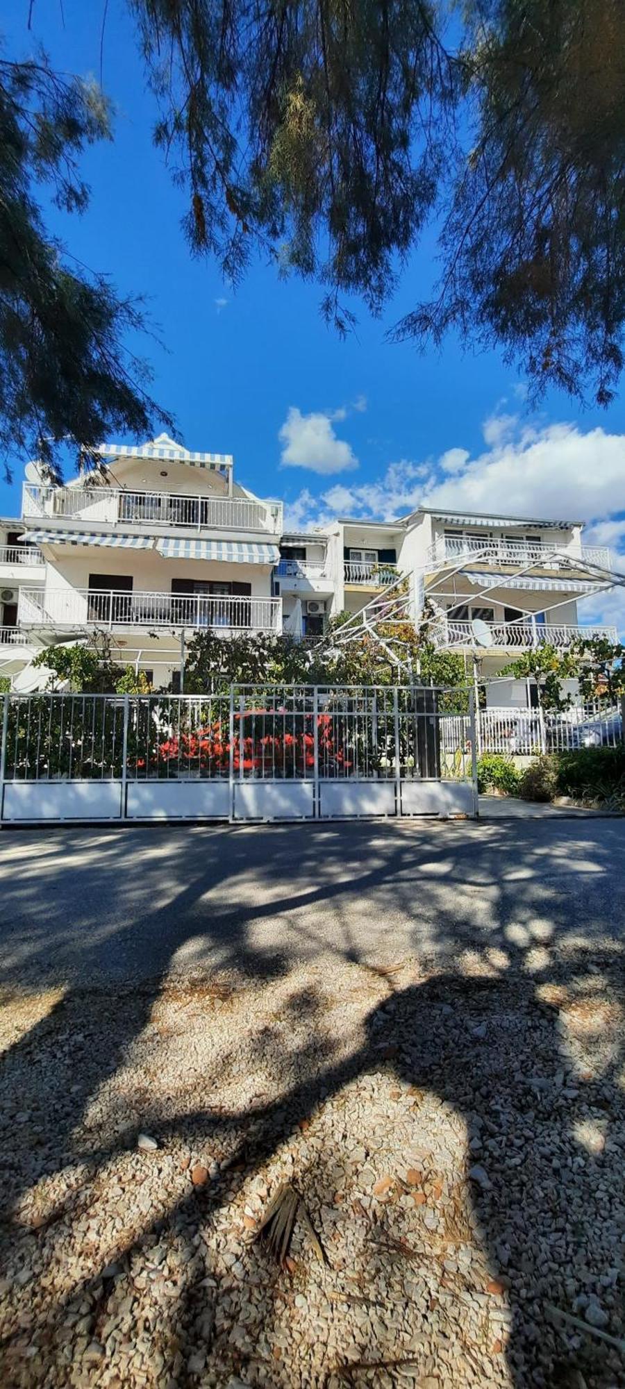 Apartment Ana Bilota Seget Vranjica