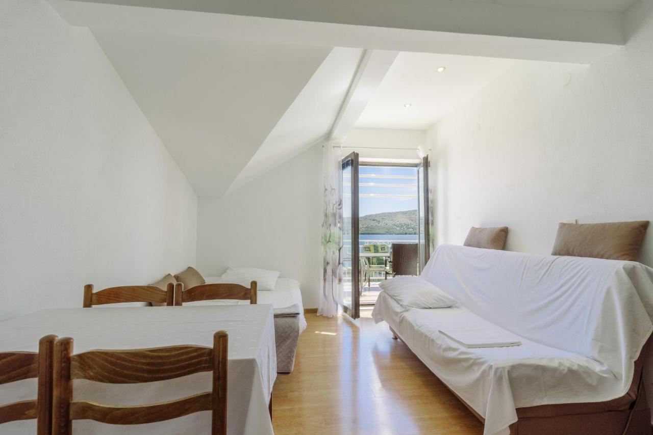Ana Bilota Apartment Seget Vranjica